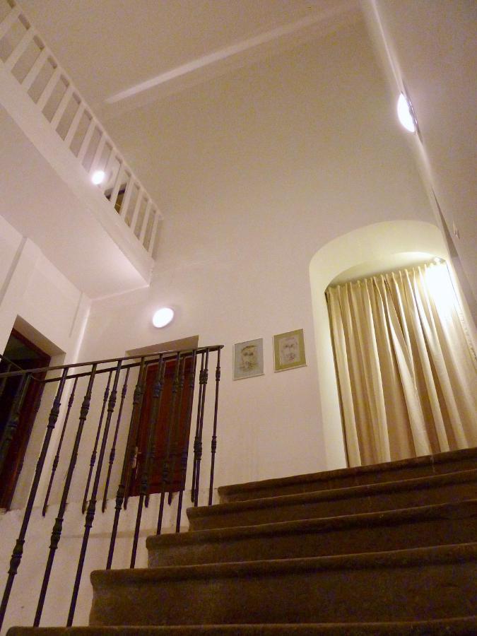 Bed and Breakfast Le Ciel Par-Dessus Le Toit Salavas Exterior foto