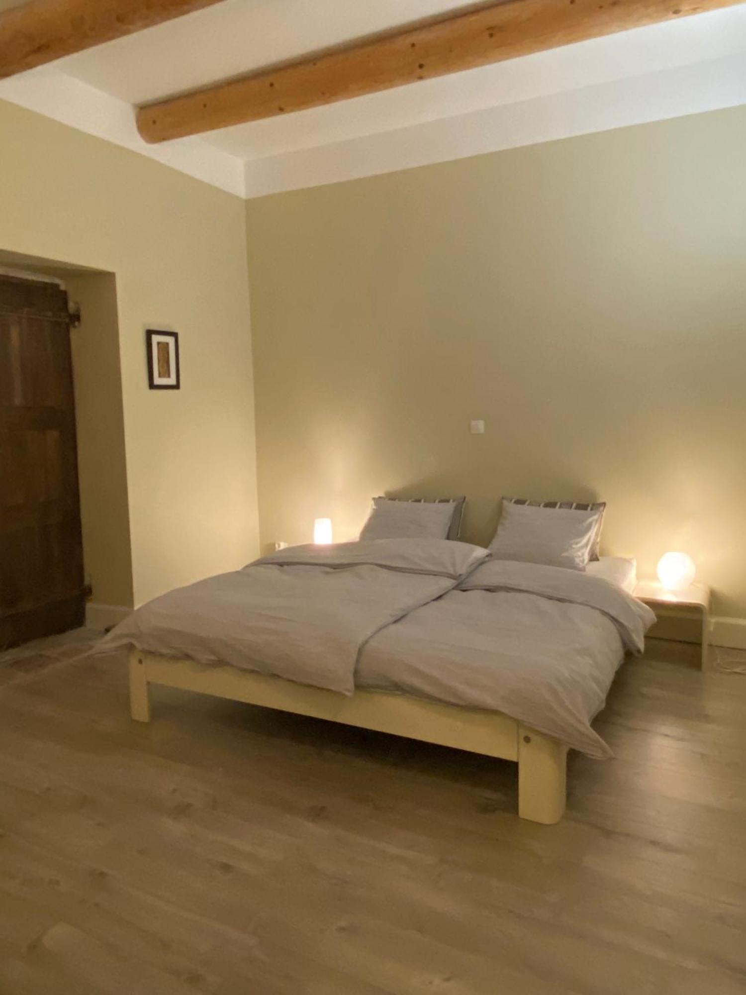 Bed and Breakfast Le Ciel Par-Dessus Le Toit Salavas Exterior foto